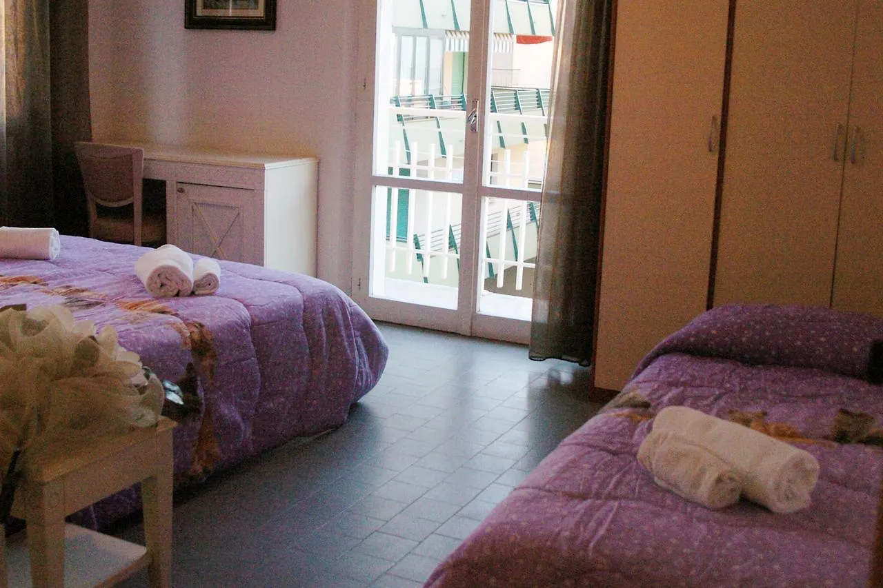 Hotel Amica Rimini 2*,